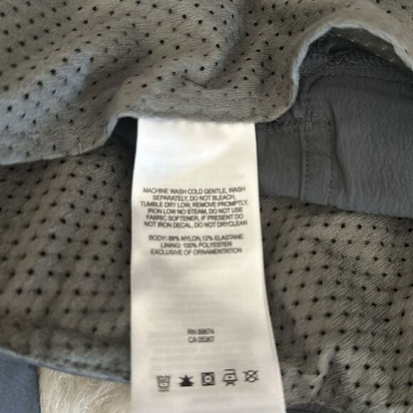 Mountain Hardwear convertible ants 10 (3350) - Picture 6 of 6